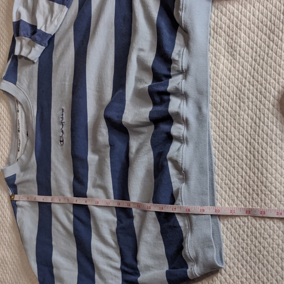 CHAMPION Cropped Oversized Sweater - Picture 10 of 13